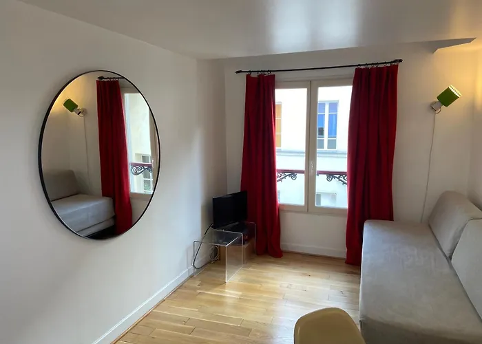 Marais With Mezzanine Parijs